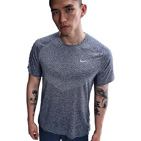 Nike Men's Solid Regular Fit T-Shirt